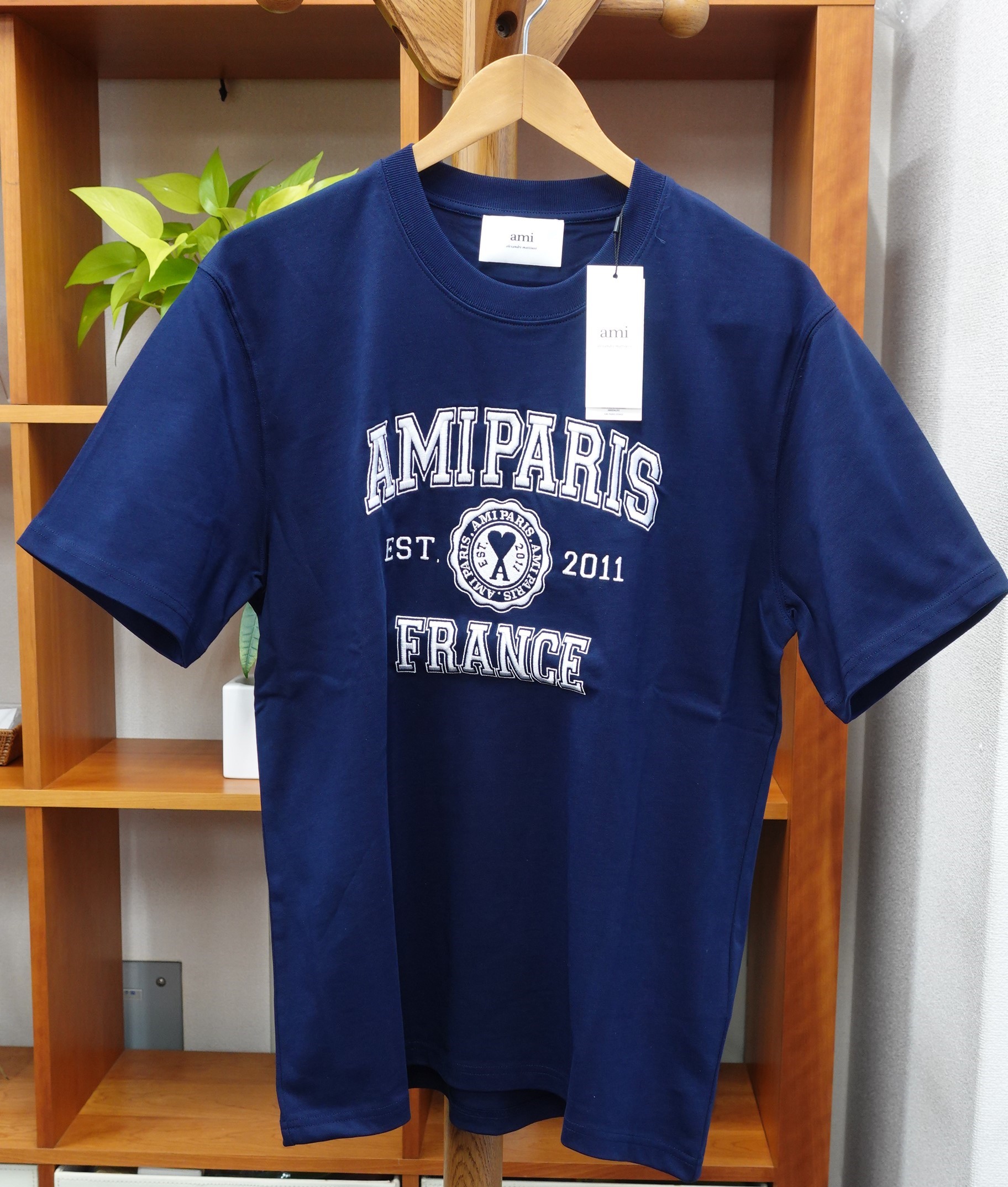 【新品タグ付】AMI PARIS  ロゴ刺繍TシャツTシャツ/カットソー(半袖/袖なし)