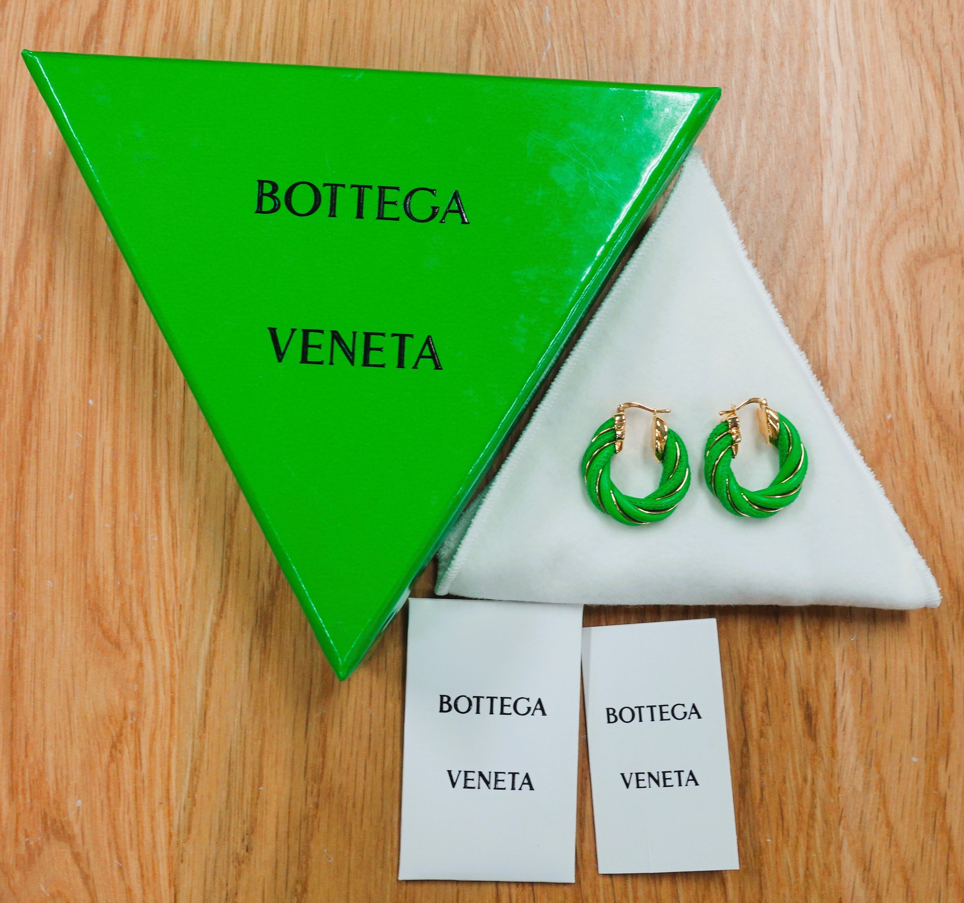 Amy＆Bloom / BOTTEGA VENETA ☆ツイストピアス・グリーン